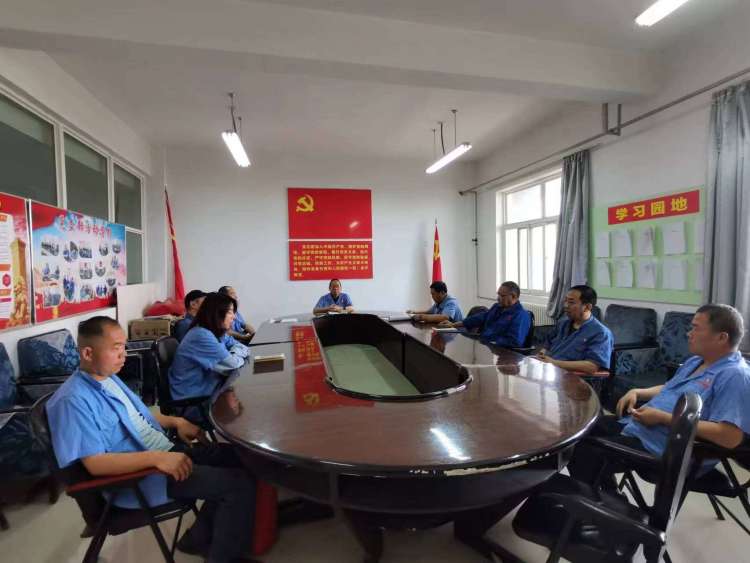 運(yùn)輸采供黨支部召開(kāi)黨員大會(huì)，組織主題教育集中學(xué)習(xí)。